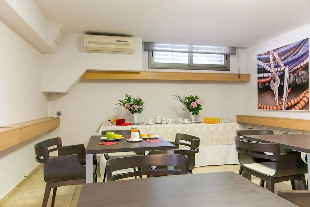 Aparthotel Bardon Castelldefels Eksteriør billede